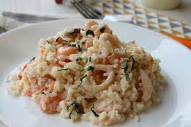 Unite i frutti di mare decongelati, posizionate lo strumento farfalla e mescolate per 3 minuti, 100° vel. Risotto Ai Frutti Di Mare Cremoso Mantecato Con Formaggio Spalmabile