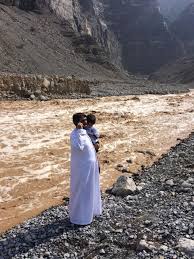 درجة الحرارة المئوية، وهي عبارة عن وحدة تستخدم لقياس درجات الحرارة، ورمزها (c°)، وتقرأ درجة مئوية أو درجة سلسيوس؛ نسبةً للعالم السويدي أندرس سلسيوس، الذي قال أنّه يجب أن تكون درجة الصفر هي نفسها درجة تجمّد الماء، ودرجة غليانه تساوي مائة. Ø¨Ø§Ù„ÙÙŠØ¯ÙŠÙˆ Ø¨Ø±Ø¯ ÙˆØ£Ù…Ø·Ø§Ø± ØªØ¬Ø±ÙŠ Ø´Ù„Ø§Ù„Ø§Øª Ø¬Ø¨Ù„ Ø¬ÙŠØ³ ÙˆÙˆØ§Ø¯ÙŠ ØºÙ„ÙŠÙ„Ø© ÙÙŠ Ø±Ø£Ø³ Ø§Ù„Ø®ÙŠÙ…Ø© Ø¹Ø¨Ø± Ø§Ù„Ø¥Ù…Ø§Ø±Ø§Øª Ø£Ø®Ø¨Ø§Ø± ÙˆØªÙ‚Ø§Ø±ÙŠØ± Ø§Ù„Ø¨ÙŠØ§Ù†