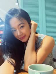 Angela Phương Trinh body lực điền, mặc đồ kín đáo lại dịu dàng hết mực