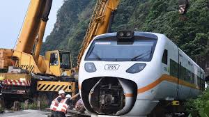 #台鐵408車次、#太魯閣號，今早 7 時 11 分自樹林火車站出發後，原預計 9 點 39 分抵達花蓮火車站，疑似在花蓮秀林鄉的和仁至崇德間車禍後出軌，疑有部分車. Yw3rrvnccg1cgm