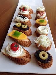 Malzemeler 4 Adet Simit Orgu Peynir Taze Kasar Peynir Zeytin Ezmesi Dogranmis Yesil Zeytin Hamburger Peyniri Beyaz Peyni Yemek Tarifleri Yemek Parti Yemekleri