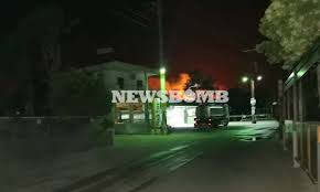 Η φωτιά εκδηλώθηκε στις 01:40 και στο σημείο έχουν σπεύσει 25 πυροσβεστικά οχήματα με 70 πυροσβέστες. Fwtia Twra H Pyrkagia Sto Alepoxwri Exei Anazwpyrw8ei Deite To Live Binteo Toy Newsbomb Gr Newsbomb Eidhseis News