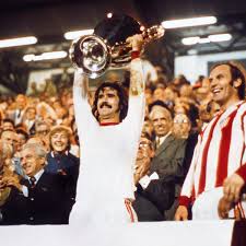 This biography of muller profiles his childhood, life, football career, achievements and timeline. Gerd Muller Has Alzheimer S Bayern Munich Confirm Bayern Munich The Guardian