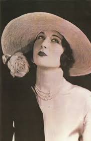 NOSTALGIE CARTE POSTALE London 1925 The Gibson Girl Coming Arrière? Mode  NS1 EUR 3,55