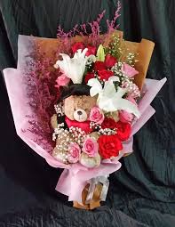 Bunga wisuda bisa berbentuk papan bunga wisuda atau buket bunga wisuda atau standing flower. Buket Bunga Wisuda Google Search Penjual Bunga Bunga Buket