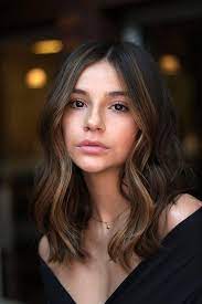 Face Framing Highlights Rich Brunette Color Brunettehairstyleideas Hair Styles Medium Length Wavy Hair Medium Length Hair Styles