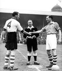 Liverpool S Phil Taylor Left And Arsenal S Joe Mercer Right Shake Hands At The 1950 Fa Cup Final Coin Toss Watc Arsenal V Liverpool Cup Final Fa Cup Final