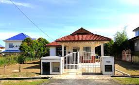 Dia cukup sering tidak berada di rumah karena terlalu sibuk mengurusi pekerjaannya. Desa Aman Kulim