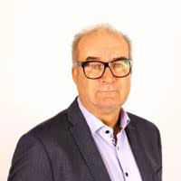 300+ "Daniel Bach" profiles