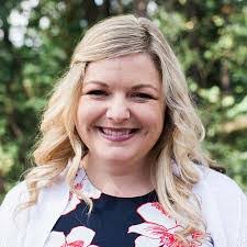 Carrie Hall's Instagram, Twitter & Facebook