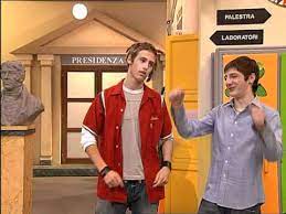 Quelli dell'intervallo is an italian situation comedy produced by disney channel italy. Quelli Dell Intervallo S03e23 La Testata Youtube