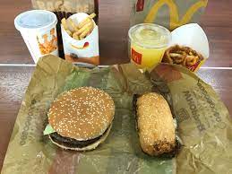 Salah satu menu baru mcd yang sudah jadi langganan untuk menyambut awal tahun adalah sajian prosperity burgernya. Chinese New Year Burger Showdown Burger King Vs Mcdonald S Lifestyle Rojak Daily