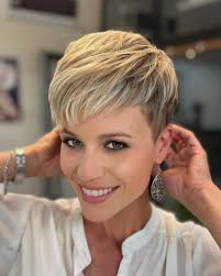 Who can do edgy pixie cuts in West Plains, MO?