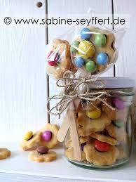 Am ende wird alles liebevoll verpackt. Geschenke Aus Der Kuche Der Fruhling Im Glas Am Stiel Backen Mit Kindern Geschenke Aus Der Kuche Fruhlingsrezepte Backen Mit Kindern