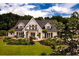 Wohnen Wie Im Maerchen Einfamilienhaus Von Haacke Haus Gmbh Co Kg Hausxxl Fertighaus Stadtvilla Landhausstil S Haacke Haus Haus Landhausstil Hauser