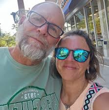 What jobs are hiring immediately in food service around Topeka, KS?