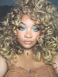 Alexis Earley's Instagram, Twitter & Facebook