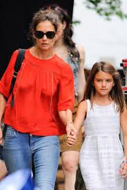 Salma hayek da lección de elegancia al combinar un maxi blazer rojo con un pantalón. La Hija De Salma Hayek De 12 Anos Entre Las Ninas Mas Ricas Del Mundo