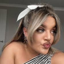 Katie Tapia's Instagram, Twitter & Facebook