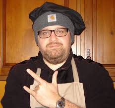 New England Patriot, native Chicagoan, and now... deep dish chef? Jimmy  Garoppolo stopped in to try his hand at pizza making. We'd say Jimmy G's a  natural! 🏈🍕