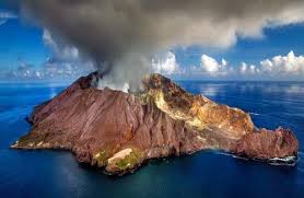 It consists of two main landmasses—the north island and the south island. Ilha Norte Da Nova Zelandia Top 10 Atracoes E Mapa Ares Do Mundo