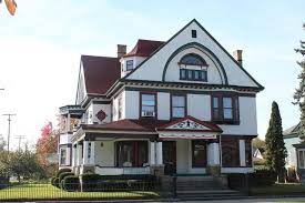 12 Big Houses For Sale Under 400k Real Estate 101 Trulia Blog In 2021 Big Houses For Sale Big Houses Rental Homes Near Me