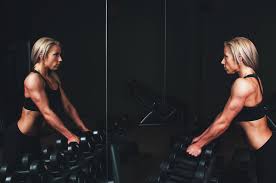 Und du brauchst zum trainieren weniger zeit, als mit den folgenden tipps gelingt es dir regelmäßig zu trainieren und deine fitness trotz eines stressigen alltags zu verbessern. Bauch Weg 5 Tipps Wie Du Wirklich Abnimmst Kwikfit