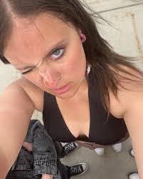 Amber Tetreault's Instagram, Twitter & Facebook