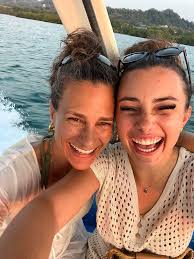 What are some good snorkeling spots and tour operators in Roatan?