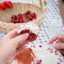 Red Velvet Cupcakes Concours Gagnez Le Nouveau Four Plussteam D Electrolux Recette Cupcakes Gateau Sans Oeuf Creme Au Beurre