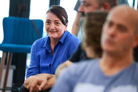 Bashkë me kandidaten tonë për asamble Shqipe Namani Koxha u takuam  ngrohtësisht me pronarë të bizneseve të lagjes. Shumë prej këtyre bizneseve  udhëhiqen nga gratë, dhe në listën tonë fituese 42% e