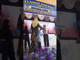 15 january 1976 tun hussein onn is appointed the third prime minister of malaysia, a day after the passing of tun abdul razak. Lagu Misha Omar Sekolah Kebangsaan Desa Tun Hussein Onn Youtube