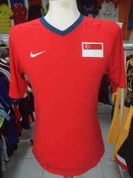 Support your favorite football clubs and be one of them by having a high quality custom jersey, printed with your name, numbers and league badges. Singapore Home Maillot De Foot 2007