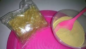Ambil sehelai daun lidah buaya berukuran besar, kupas dan buang kulitnya. Buat Kapsul Manjakani Homemade Mudahnya Dan Paling Penting Jimat Keluarga