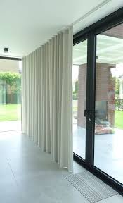 Tight Nouvelle Maison Avec De Grandes Fenetres Qui Offrent La Lumiere Naturelle Les Ri In 2020 Window Treatments Living Room Curtains With Blinds Curtains Living Room