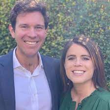 Lucien gives her a large swag bag as she has many followers. Capri E Corna Jack Brooksbank Marito Della Principessa Eugenie E Stato Paparazzato A Capri Cronache