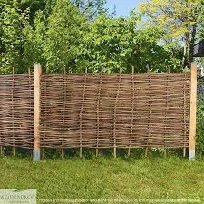 Gartenzaun Gartenzaune Aus Weide Haselnuss Robinie Und Larche Flechtzaun Gartenzaun Naturzaun