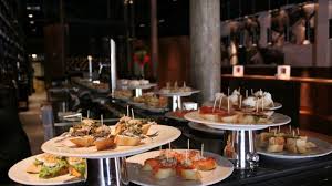Donostia es conocida por su cocina en todo el mundo. Pintxos Cocina En Miniatura Fondo De Olla