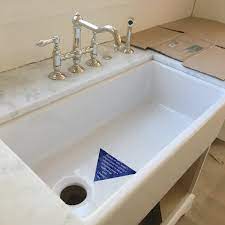 Until today, each shaws sink is hand poured and shaped, and is stamped by the artisan who produced it. Rohl Shaws 36 Fireclay Farmhouse Apron Sink White Rc3618 The Sink Boutique