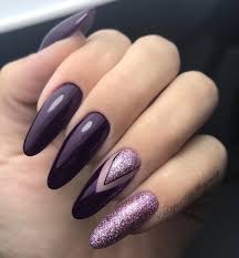 Top 21 Cudownych Inspiracji Na Modne Paznokcie Z Brokatem Lila Glitzer Nagel Violette Nagel Und Lila Nagel