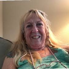 Erin Eshelman's Instagram, Twitter & Facebook