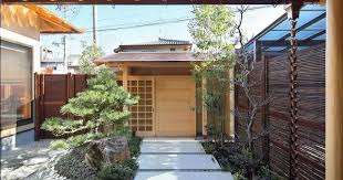 本格和風の家 純正的和風建具 落實在銅屋瓦 障子 格天井和千鳥格子等物件上 正規茶室的格局與配置 彰顯主人家的品味 相當令人喜愛的設計個案 via 株式会社イムラ japanese house house design design