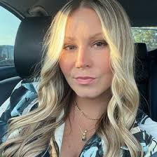 Krystal Hester's Instagram, Twitter & Facebook