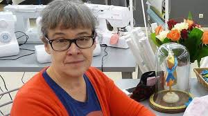 Carmen, couturière piquée de téléréalité