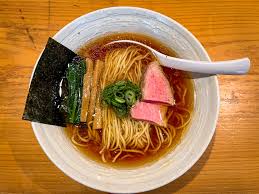 行列必至】三鷹住宅街のラーメン屋「麺屋 さくら井」の醤油らぁ麺 | むーなび