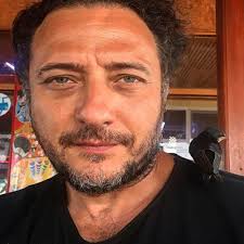 Yiğit özşener'in ezel'de canlandırdığı cengiz atay karakteri tüm zamanların en iyi antagonistleri arasında sayılmaktadır. Yigit Ozsener Kac Kilo Biyografi Sitesi