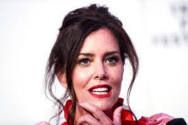 Karen Kennerly's Instagram, Twitter & Facebook