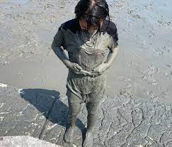 泥だらけの『干潟体験』でふるさとの良さを知ろう 自然体験事業「ネイチャー」 – 職員ブログ | B&G財団