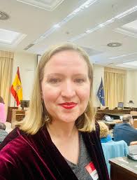 Iris de Luna (@drairisdeluna)