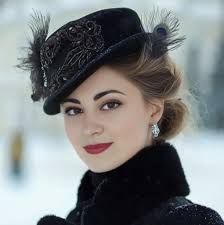 Ea e Anastasia, tânăra ucisă de iubitul ei, într-un hotel de lux din Dubai,  cu 15 lovituri cu o foarfecă. Avea 25 de ani era stewardesă, dar el credea  că... De aici